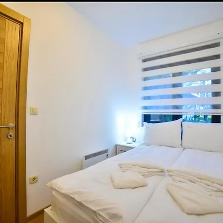 Lana Lux 즐라티보